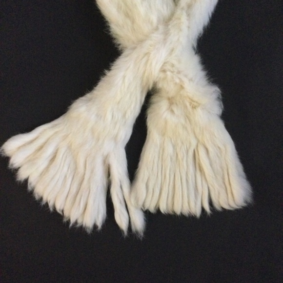 Crown Cap Superior 100% Rabbit Fur Scarf In A Rich Cream Color - Picture 3 of 7
